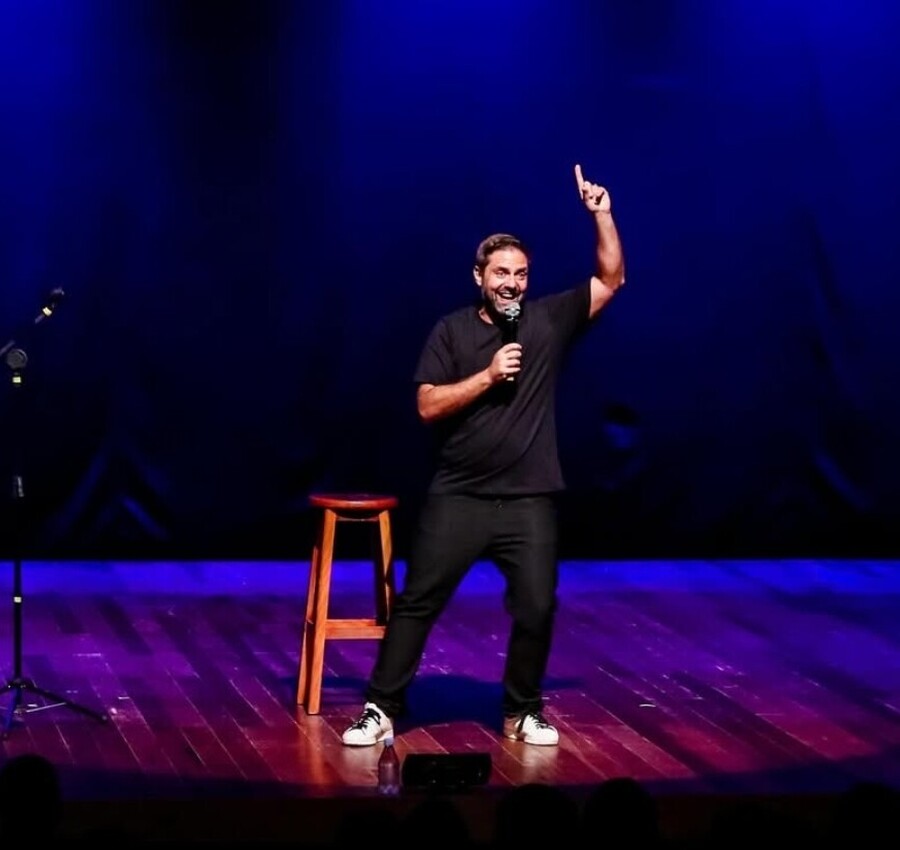 Fábio Rabin apresenta novo stand-up em Criciúma: 'Ladeira abaixo'