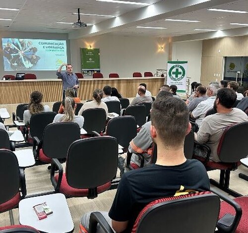 Abril Verde: Coopercocal promove palestra sobre comunicação cooperativista e saúde mental 