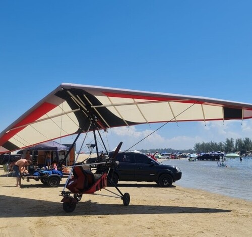 Encontro de Pilotos e Aeronaves de Parapentes em Balneário Rincão