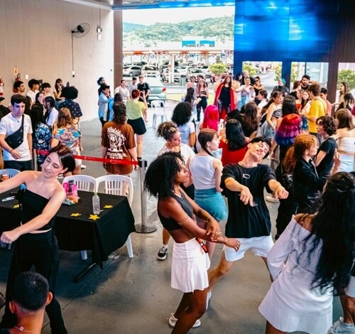 Criciúma Shopping recebe 6º Random In Public