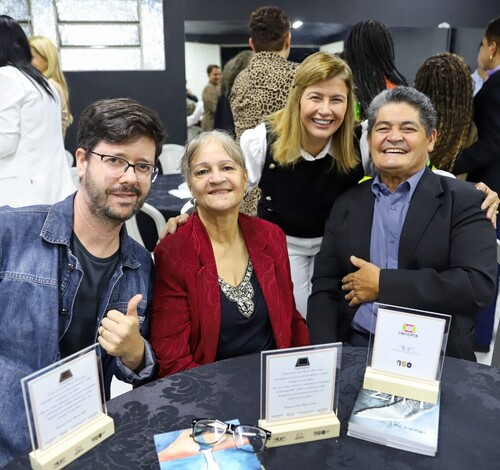 Homenagem aos escritores locais no Café Concerto