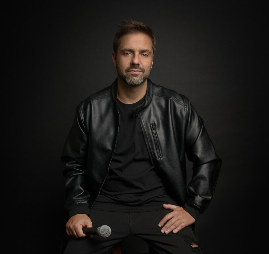 Promoção de ingressos para comédia stand-up de Fábio Rabin