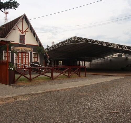 Estrutura da 13ª Maggiofest começa a ser montada