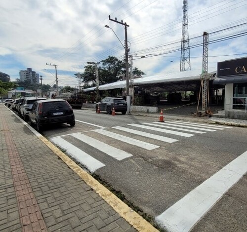 Montagem da estrutura da Maggiofest provoca alterações no trânsito