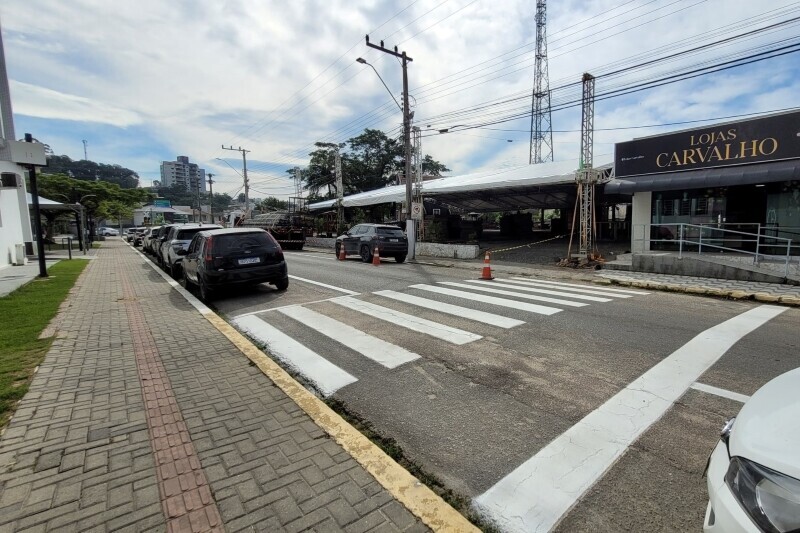 Montagem da estrutura da Maggiofest provoca alterações no trânsito