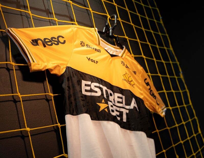 Nova camisa, memorial e bolo no aniversário de 78 anos do Criciúma