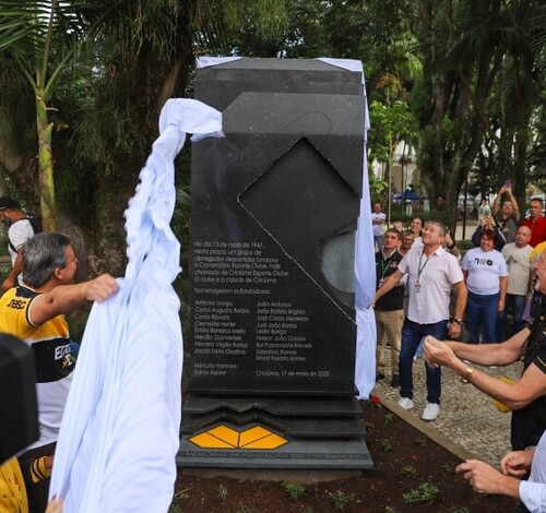 Inaugurado monumento em homenagem ao Criciúma