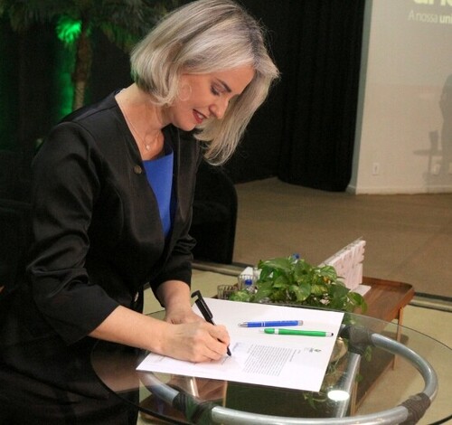 Gisele Coelho Lopes assume comando da Unesc