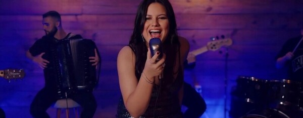 Júlia Marques mira na sofrência e lança música autoral