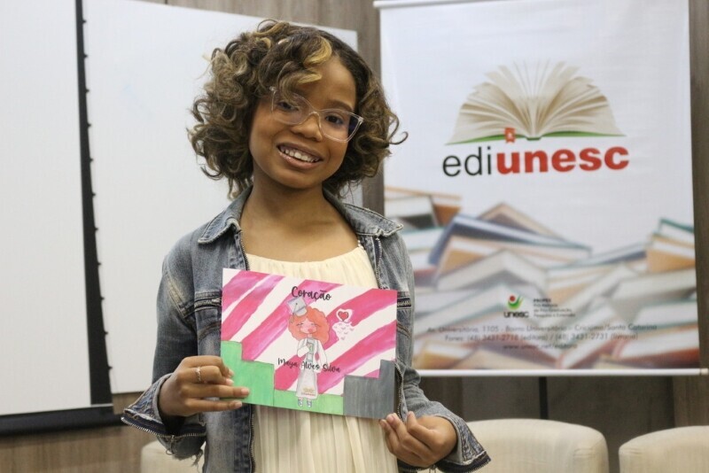 Autora mais jovem da EdiUnesc, Maya Alves Silva lança obra ‘Coração’
