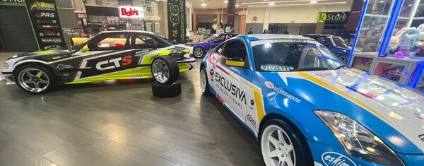 Santa Drift: exposição traz carros esportivos ao Criciúma Shopping
