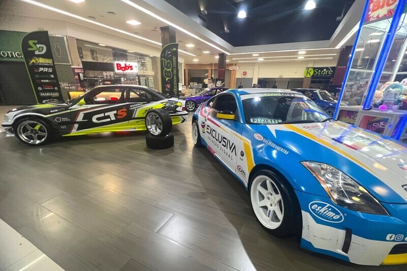 Santa Drift: exposição traz carros esportivos ao Criciúma Shopping