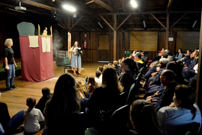 Lauro Müller e Siderópolis recebem ‘Pulcinella e o Monstro’