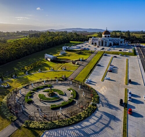 Primeira Basílica de SC: celebração e 'chuva' de rosas em Içara 