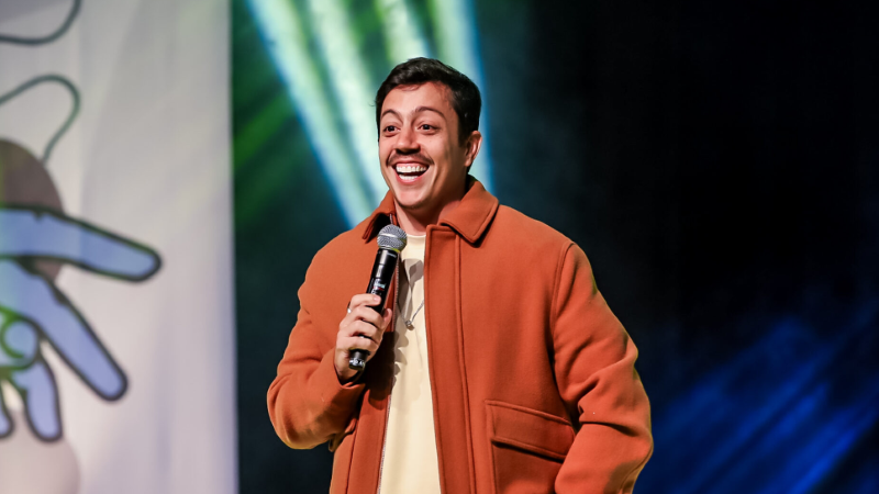 Stand-up comedy: Renato Albani faz show em Criciúma