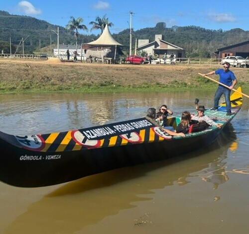 Gôndola Veneziana: Pedras Grandes ganha nova atração turística