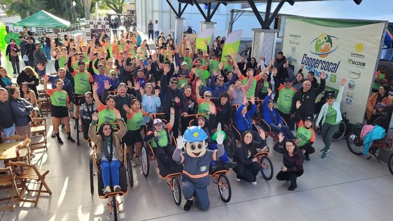 Dia do Cooperativismo: Coopercocal na Praça é marcado por união e participação