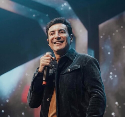 Cantor gospel Leandro Borges faz show gratuito em Criciúma