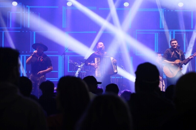 Dada largada para Festa da Tainha; hoje tem Família Lima no Rincão
