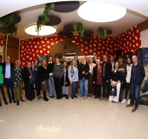 Emoção e homenagens no lançamento da cinebiografia ‘Edi Balod – Linha de Frente’