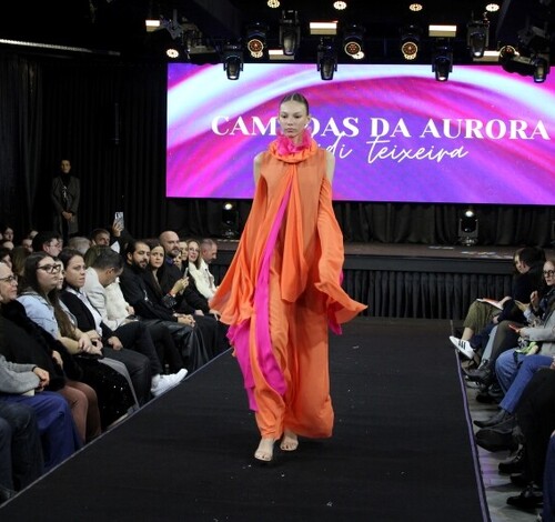 Com muito glamour, desfile encerra mais uma edição do E-Moda