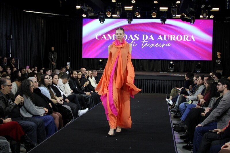 Com muito glamour, desfile encerra mais uma edição do E-Moda