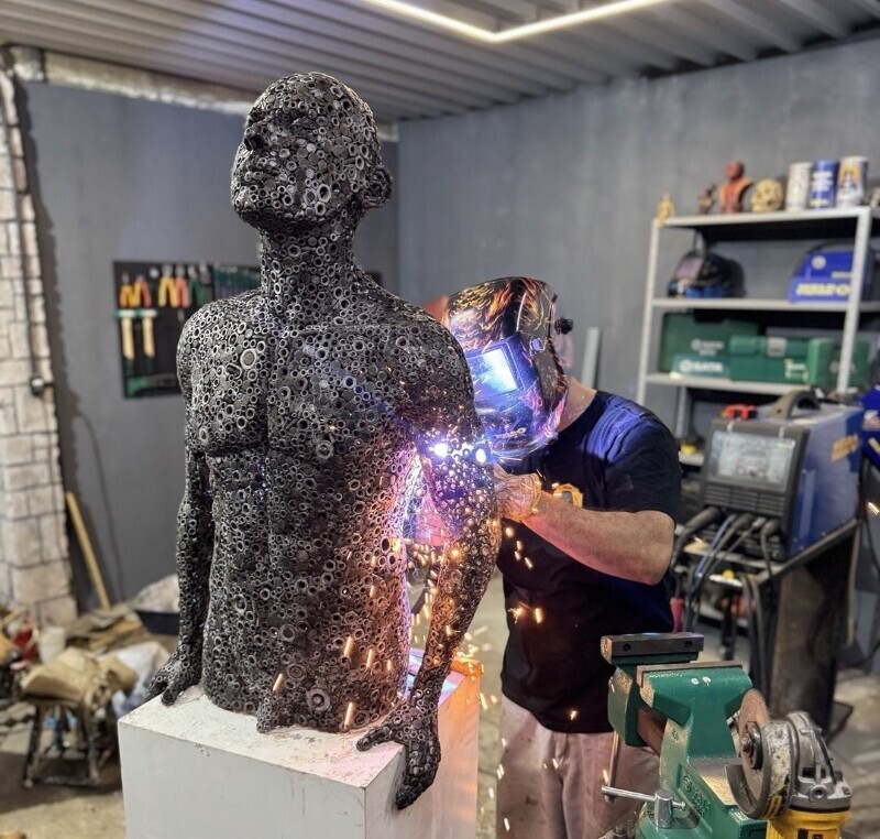 Farol Shopping recebe exposição em metal