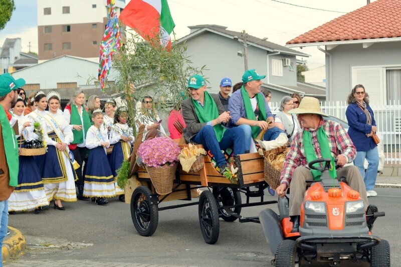 Shows gratuitos com Armandinho, Bruna Viola e Tchê Barbaridade na Festa do Colono em Siderópolis