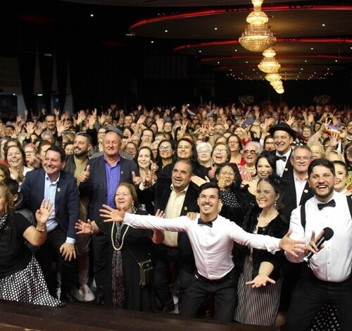 Baile do Século celebra os 100 anos de Criciúma com mais de 1,2 mil idosos da Afasc