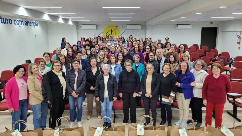 Coopercocal apoia grupos de mães, mulheres e idosos com recursos do FATES