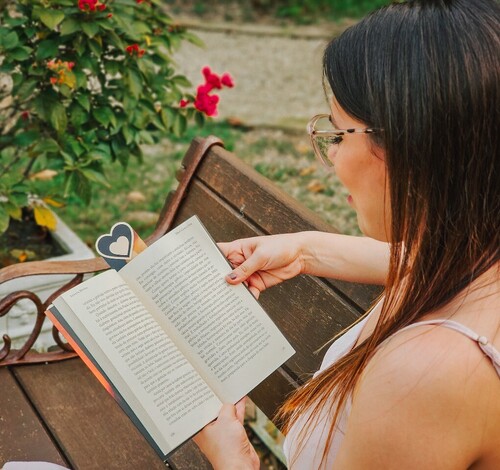 Jornalista lança livro sobre jornada em busca da maternidade