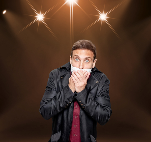 Léo Lins apresenta stand-up Enterrado Vivo em Tubarão nesta sexta-feira