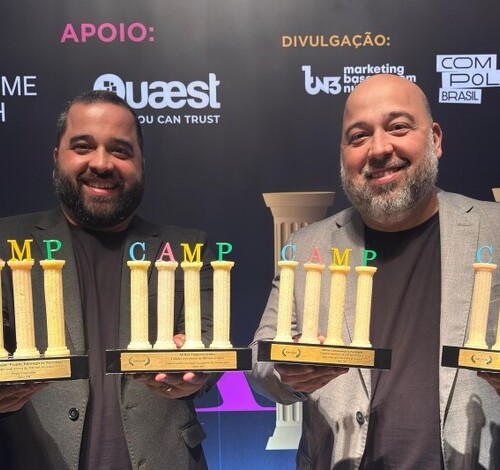Ápice Comunicação fatura 4 troféus do prêmio CAMP da Democracia