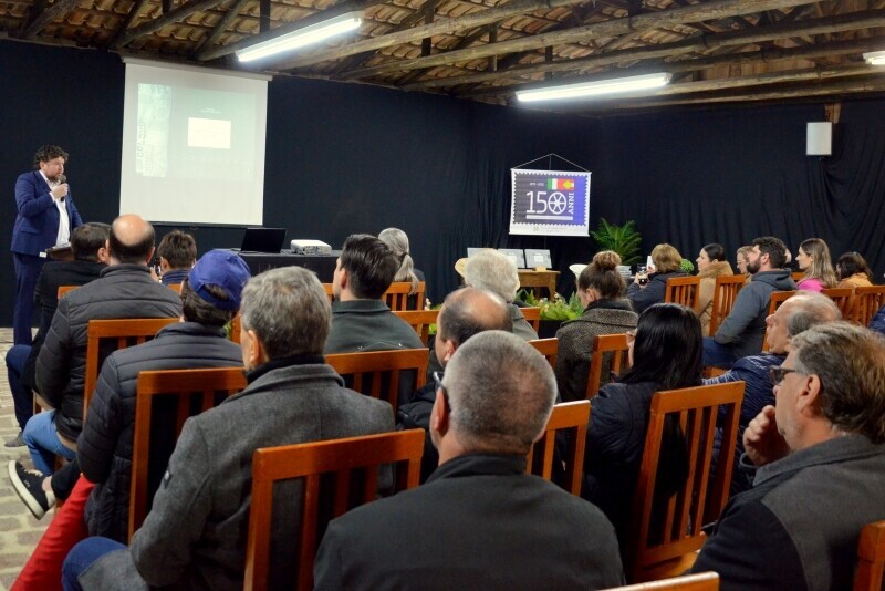 Livro sobre os 150 anos da imigração italiana em Santa Catarina é lançado no Unibave