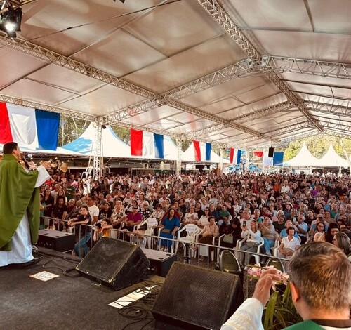 Missa com Padre Ezequiel na festa de 112 anos de Orleans