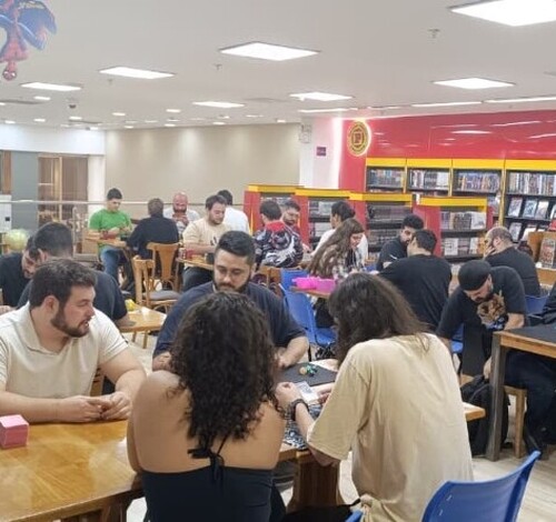 Encontro de jogadores de Magic: The Gathering e Fanfarra Satc no Nações Shopping 