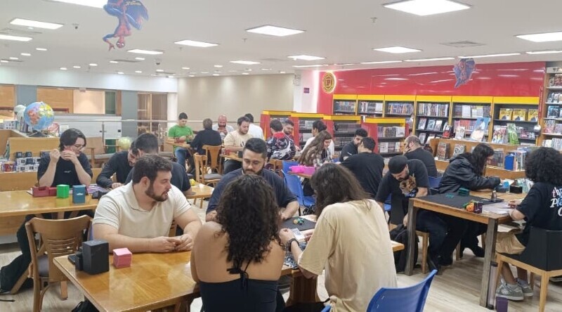 Encontro de jogadores de Magic: The Gathering e Fanfarra Satc no Nações Shopping 