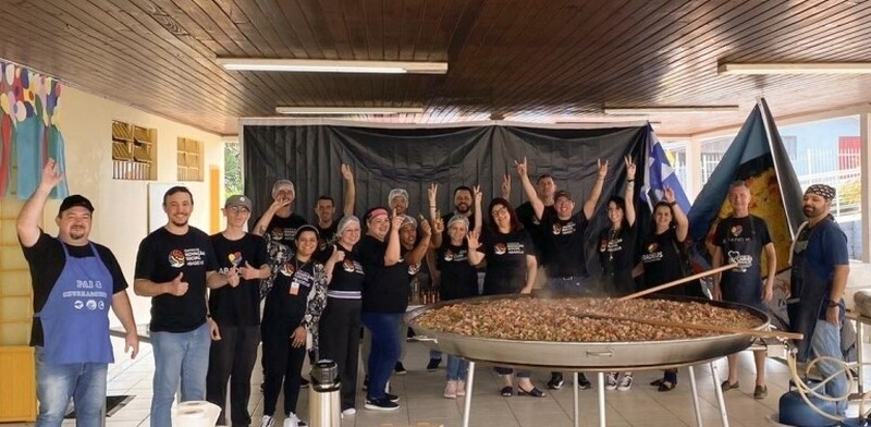 Paella da Abadeus une sabor e solidariedade em Criciúma