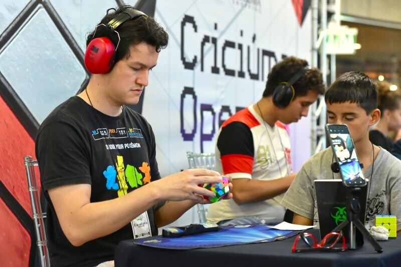 Velocidade, lógica e emoção no Criciúma Open Cubo Mágico