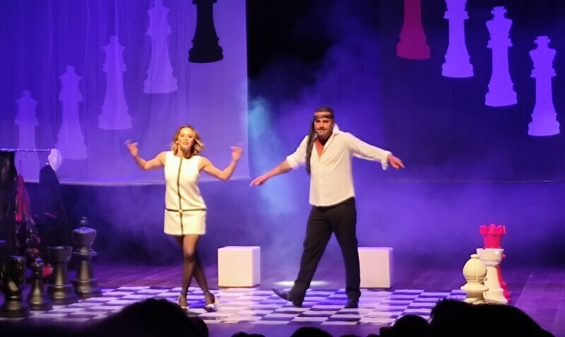 Espetáculo 'Casa, Comida & Alma Lavada' emociona e diverte publico em Criciúma