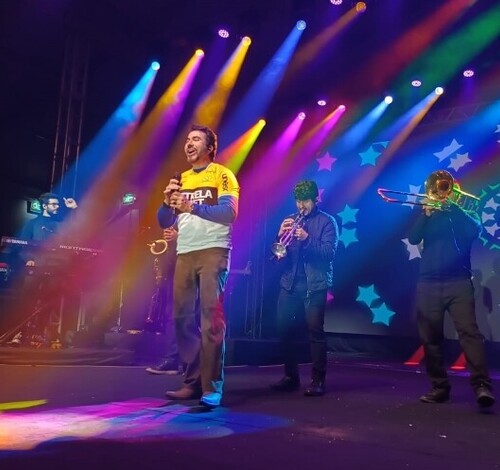 Noite fé e celebração no show do Padre Fábio de Melo em Criciúma