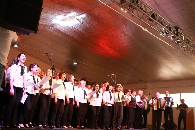 Encontro Regional da Canção Italiana abre programação da Cocalfest