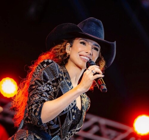 Paula Fernandes faz show gratuito em Cocal do Sul neste sábado