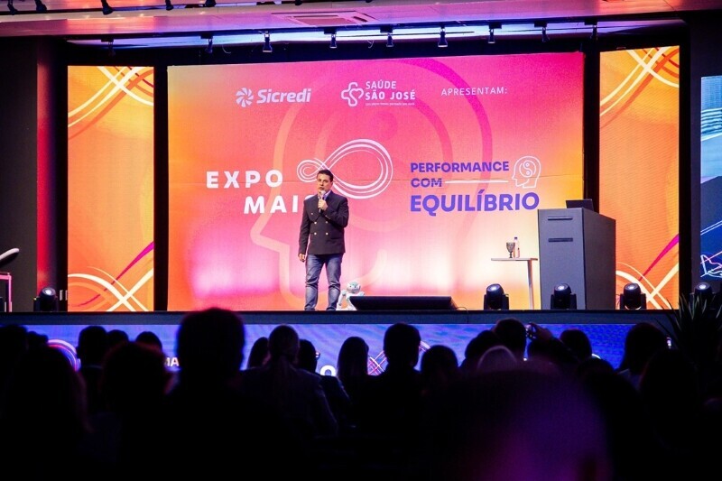 Liderança, criatividade e inteligência artificial no primeiro dia da ExpoMais