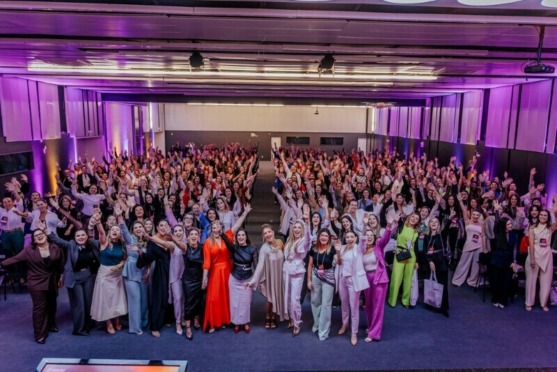 Voe Mulher reúne mais de 500 participantes em noite de inspiração e negócios