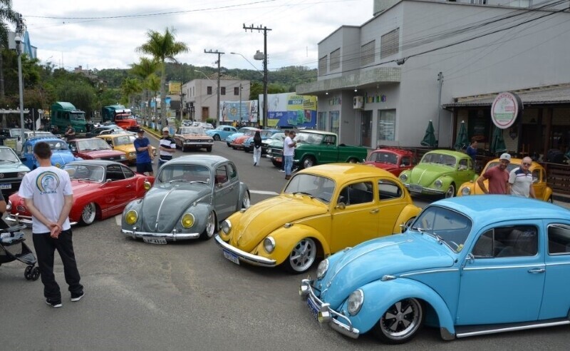 Siderópolis recebe 7º Encontro de Carros Antigos