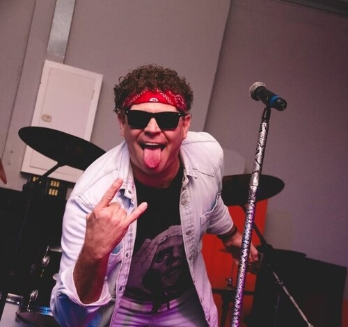 Tributo a Cazuza com Valério Araújo em Criciúma