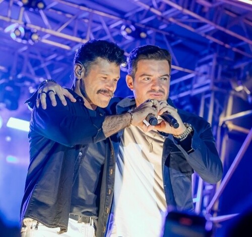 Dupla Marcos & Belutti faz show gratuito em Balneário Arroio do Silva