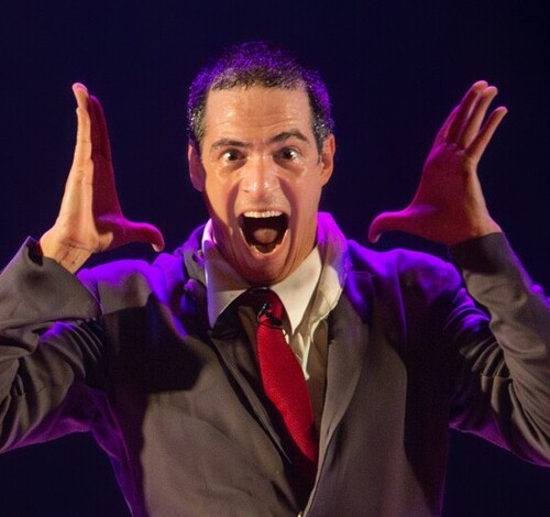 Mateus Solano apresenta monólogo ‘Figurante’ em Criciúma