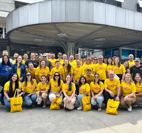Coral da Farben leva música e emoção ao Hospital São José em Criciúma